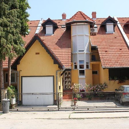 Abigel Vendeghaz Hotel Harkány Exterior photo