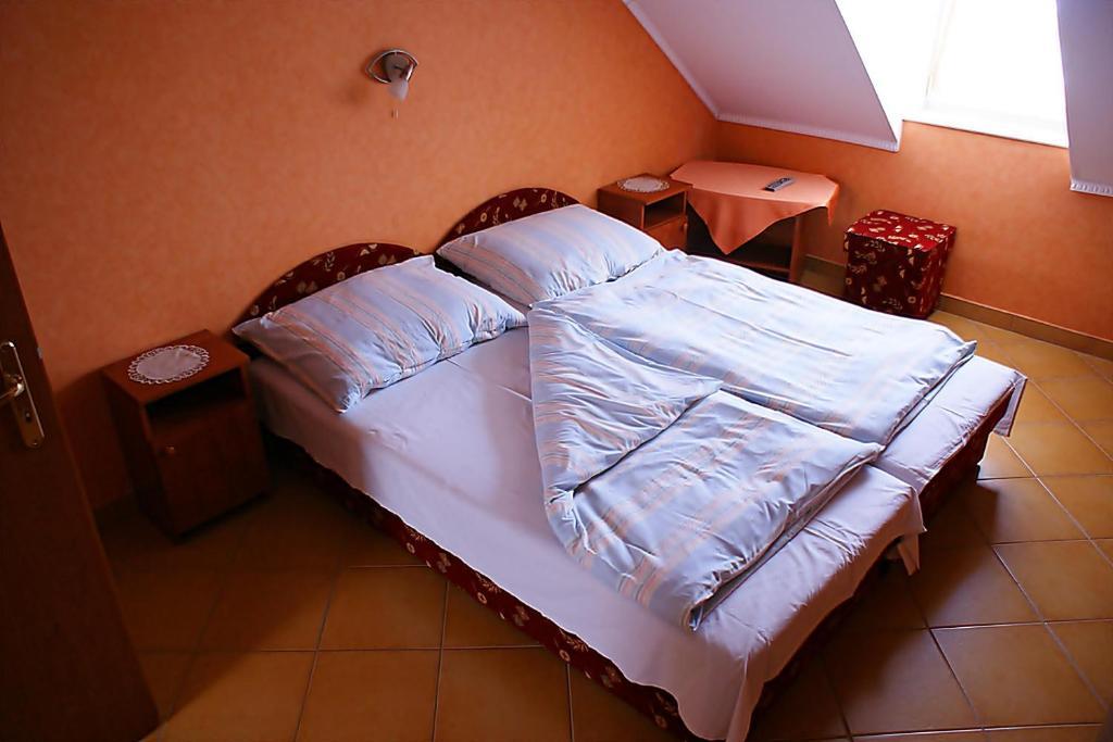 Abigel Vendeghaz Hotel Harkány Exterior photo