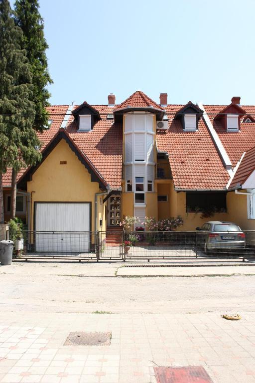 Abigel Vendeghaz Hotel Harkány Exterior photo
